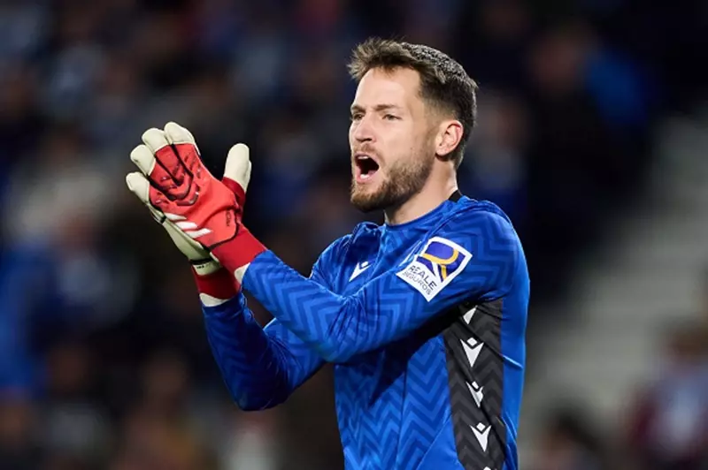 برشلونة يترقب التعاقد مع حارس مرمى ريال سوسيداد: تقارير حصرية