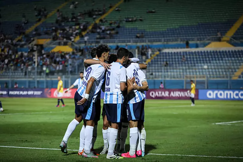 طاقم حكام من مدغشقر يدير مباراة بيراميدز والتأمين